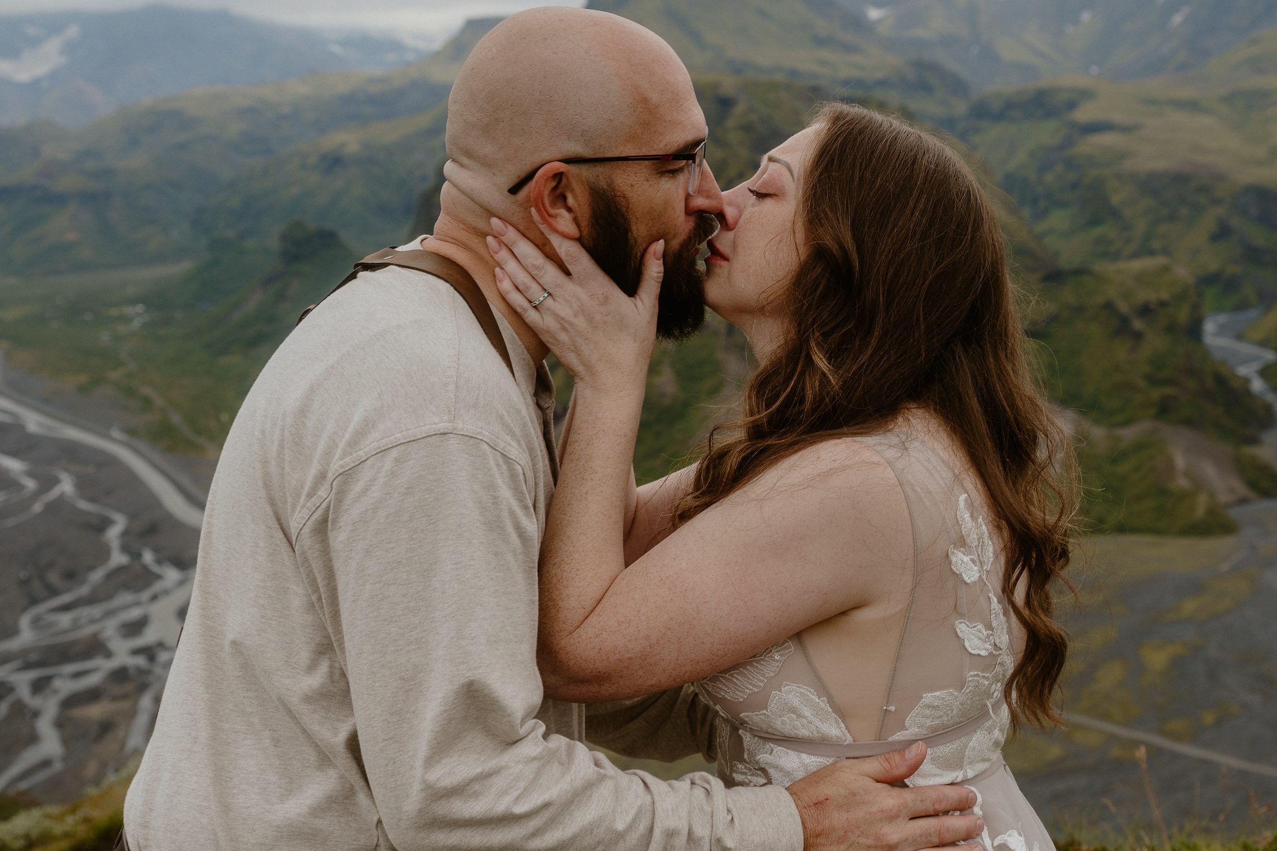 Couple eloping in Iceland in the Icelandic Highlands
